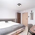 Antares فندق غدينيا