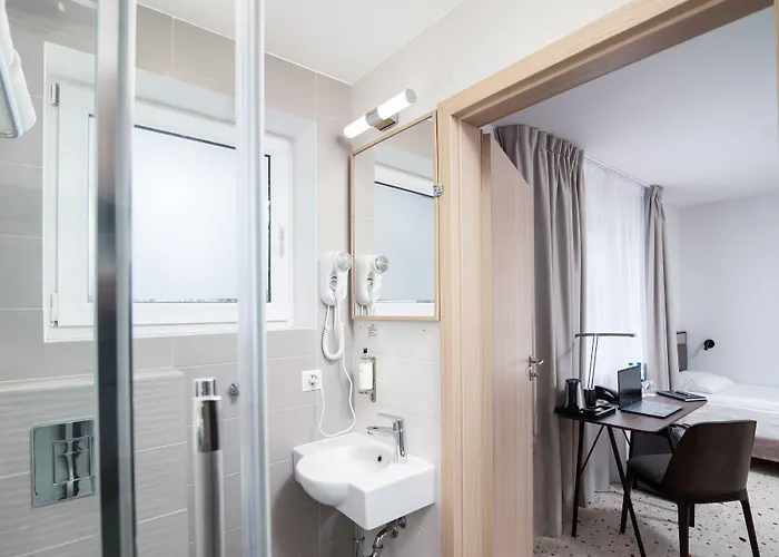 Antares فندق غدينيا